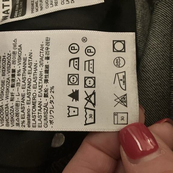 Levis 724 High Rise Straight Crop Ripped Women's Jeans Size 26 Dark Wash Stretch - Picture 10 of 11